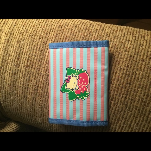 Hello Kitty Wallet - Picture 2 of 3